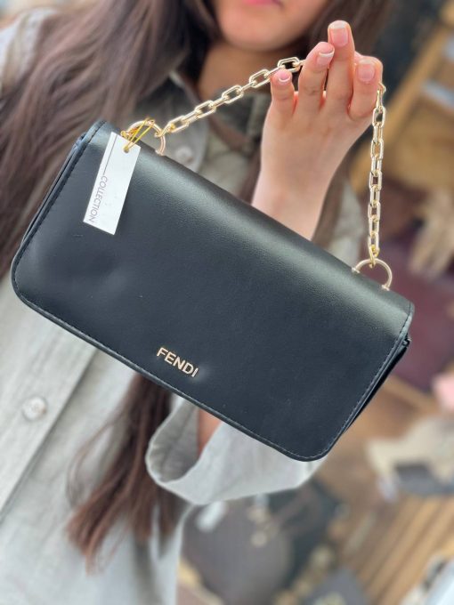 کیف پاسپرتی فندی زنانه FENDI – چرم مات براق با ظاهری زیبا و لوکس - Image 2