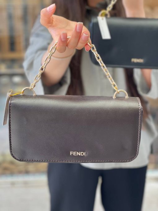 کیف پاسپرتی فندی زنانه FENDI – چرم مات براق با ظاهری زیبا و لوکس