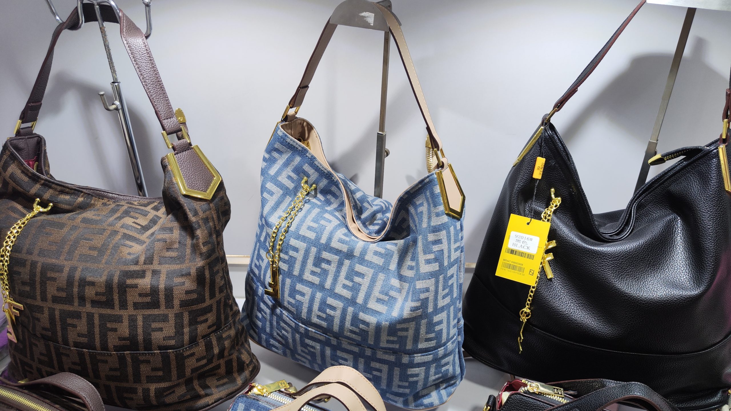 کیف زنانه مارک فندی 2 کیف زنانه مارک فندی - Image 2